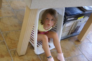 M amuses herself at the laundromat.